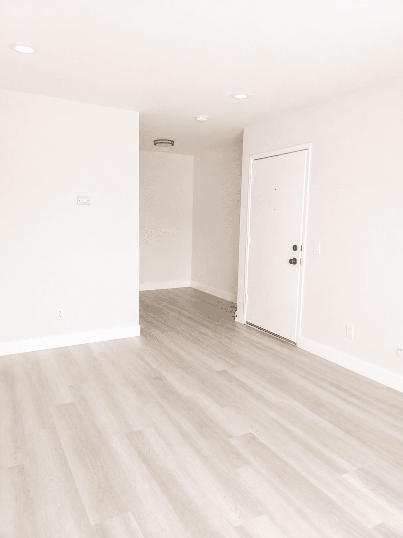 Lakeside Apartment: 9658 Winter Gardens Blvd.