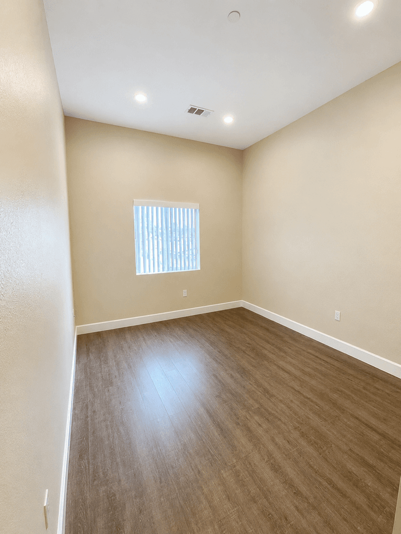 San Diego Apartment: 2266 West Dunlop Street