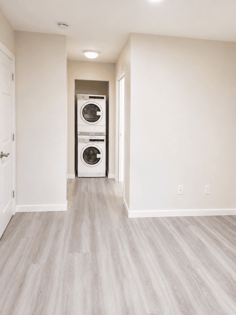 Lakeside Apartment: 9658 Winter Gardens Blvd.