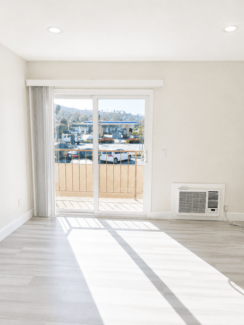 Lakeside Apartment: 9658 Winter Gardens Blvd.