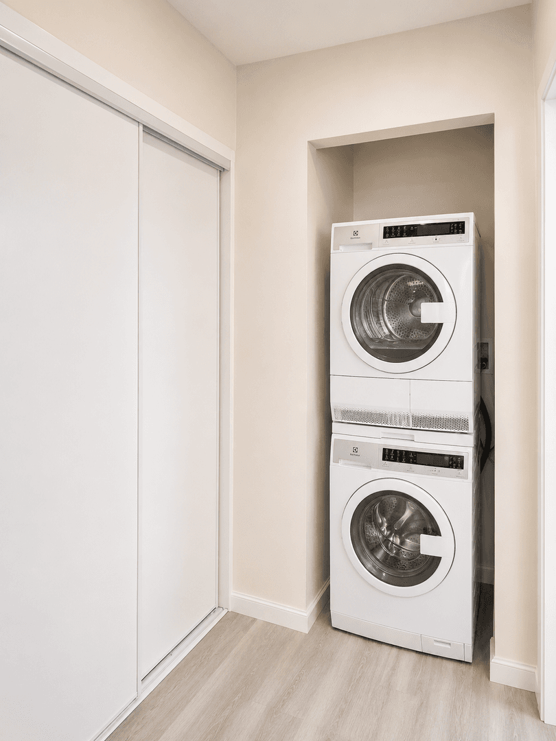 Lakeside Apartment: 9658 Winter Gardens Blvd.