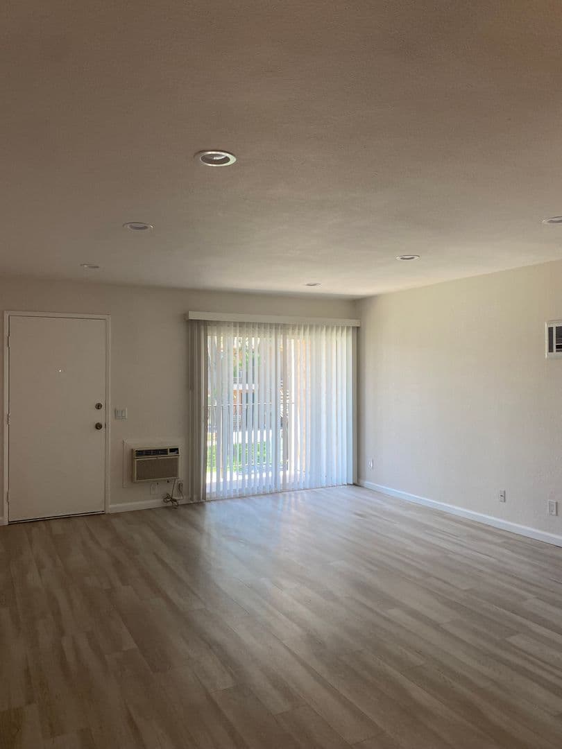 El Cajon Apartment: 945 Estes Street