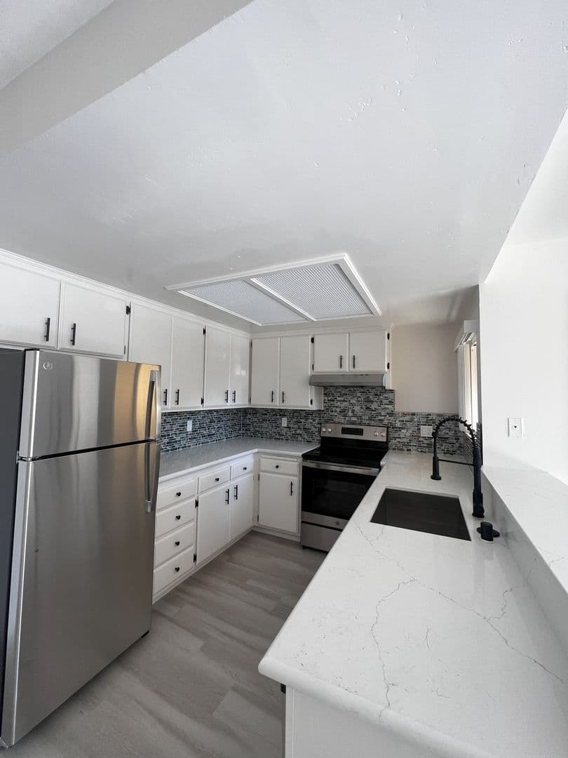 San Diego Apartment: 2284 and 2287 Dunlop Street