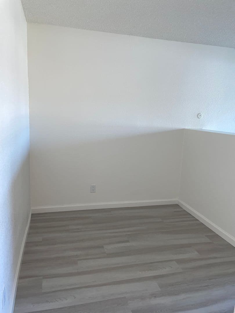 Fallbrook Apartment: 818 East Alvarado Street