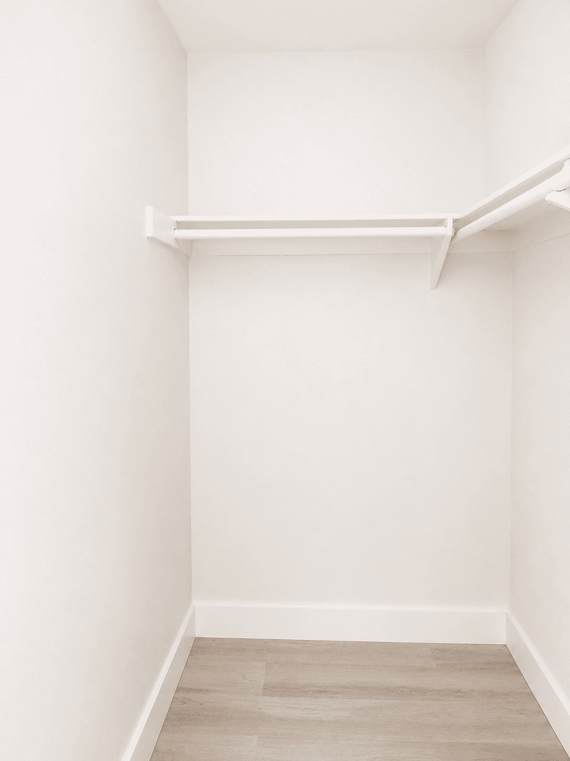 Lakeside Apartment: 9658 Winter Gardens Blvd.