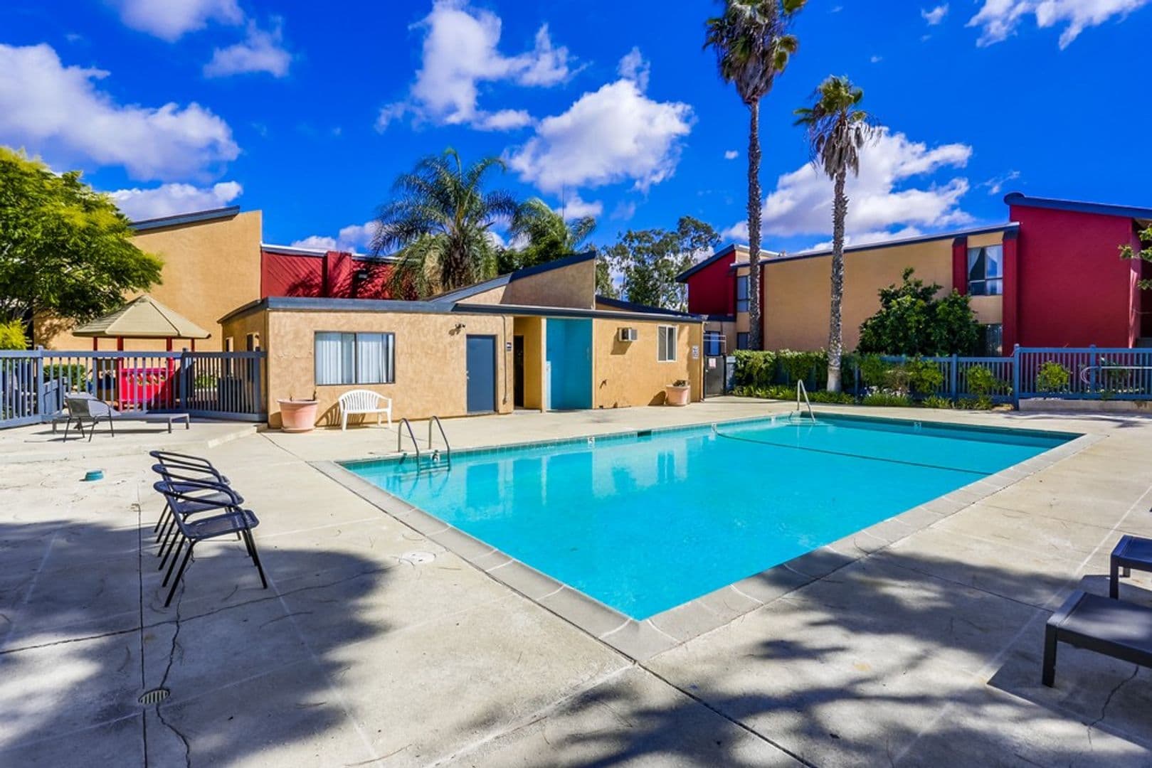 Fallbrook Apartment: 818 East Alvarado Street