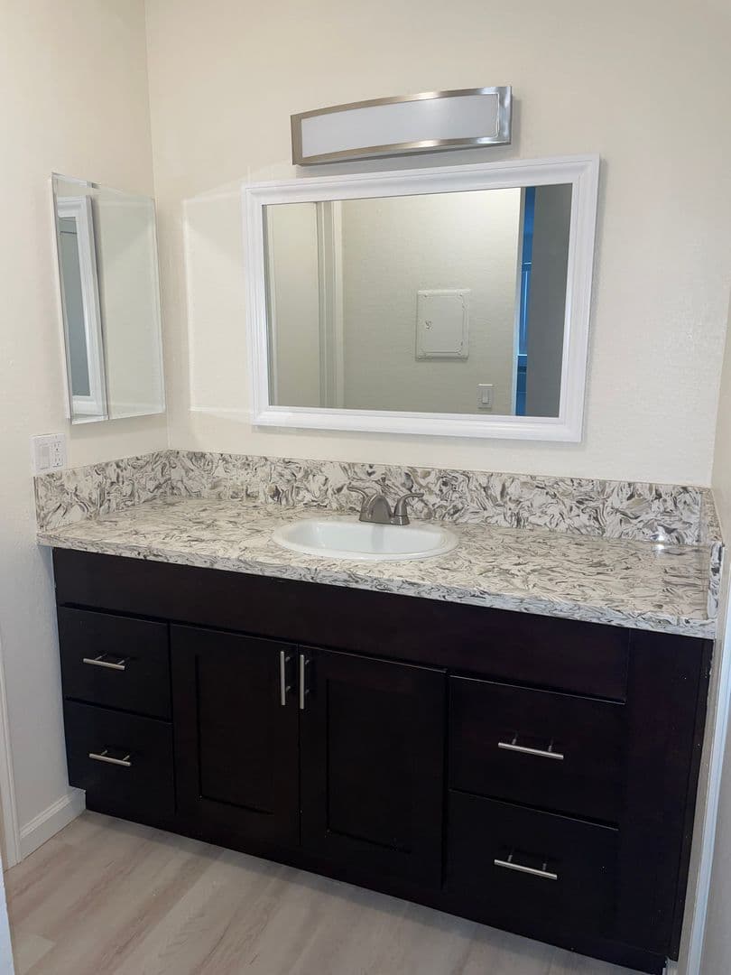 Fallbrook Apartment: 818 East Alvarado Street
