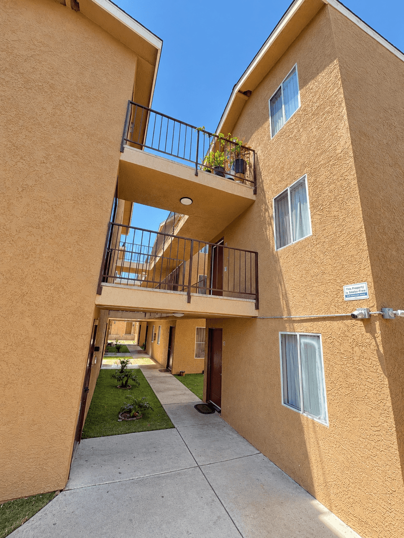 San Diego Apartment: 6962 Fulton Street