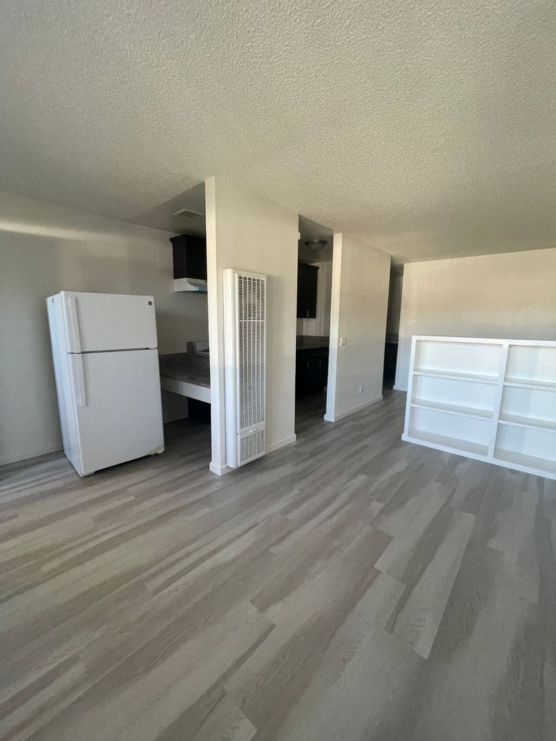 Fallbrook Apartment: 818 East Alvarado Street