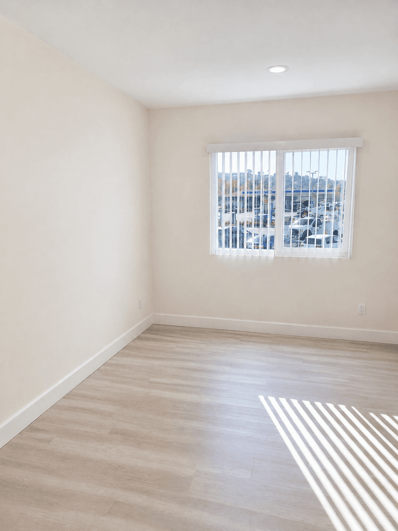 Lakeside Apartment: 9658 Winter Gardens Blvd.