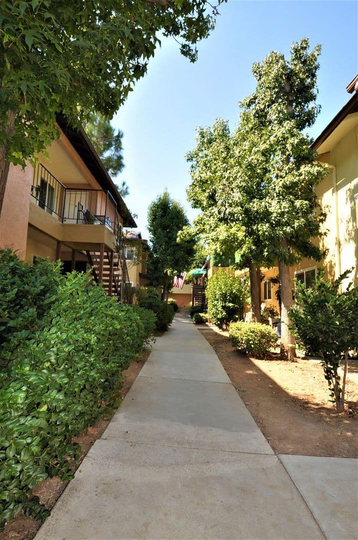 Lakeside Apartment: 9658 Winter Gardens Blvd.