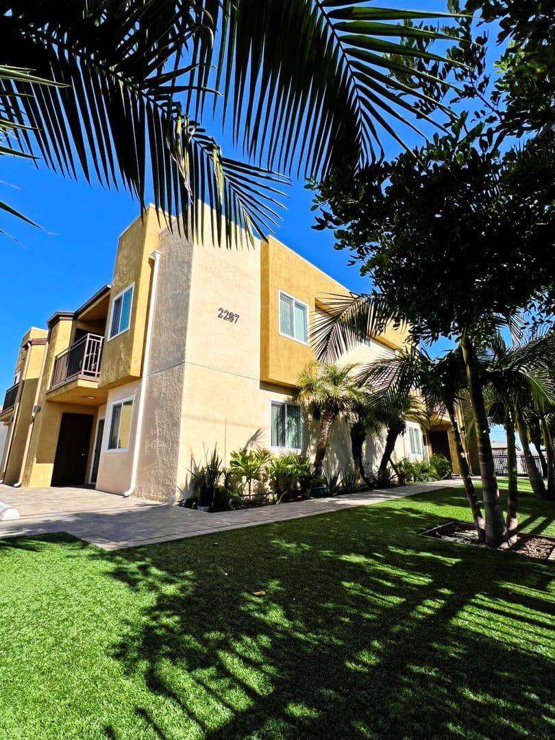 San Diego Apartment: 2284 and 2287 Dunlop Street