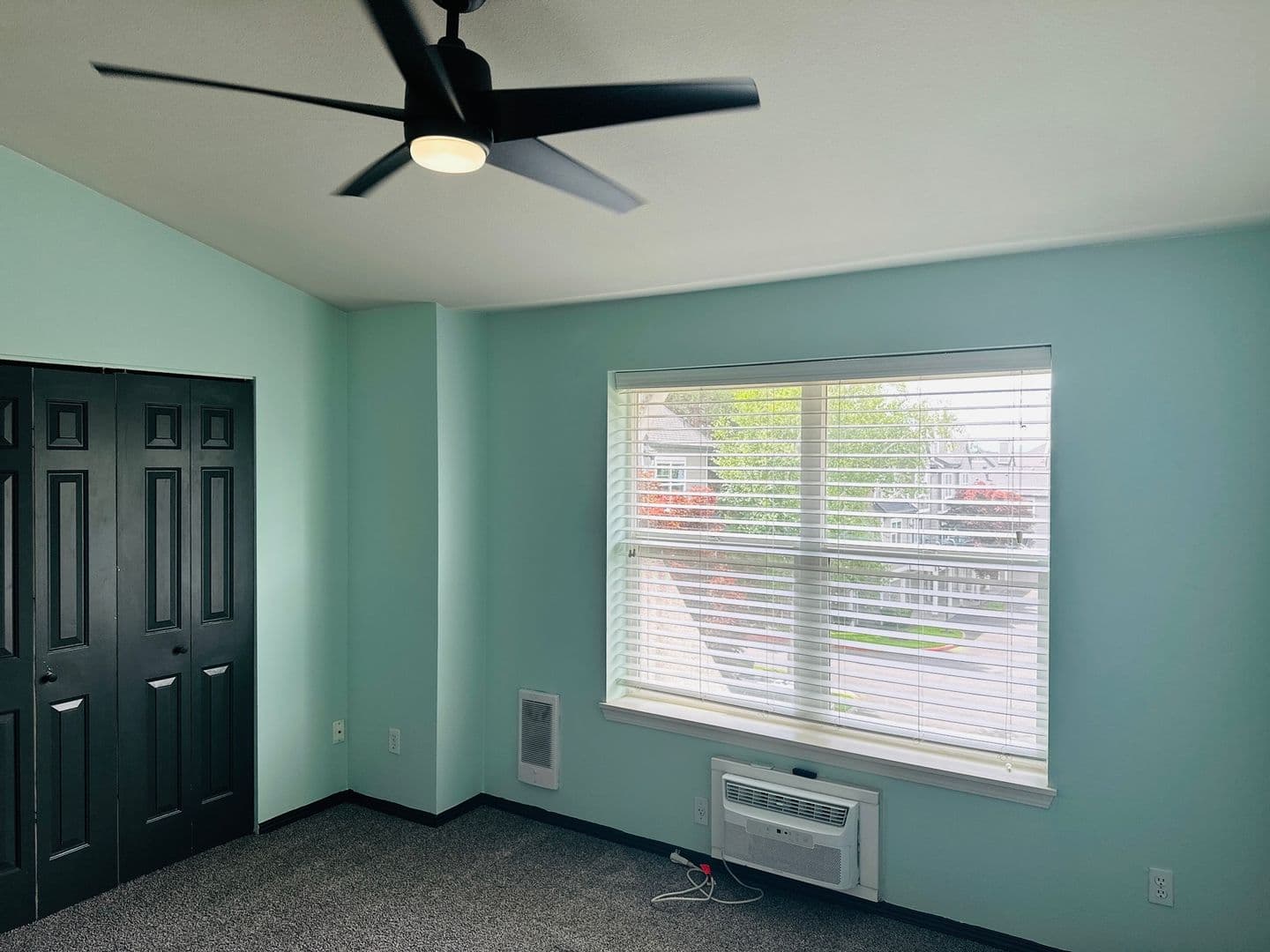 Vancouver House: 1712 SE Halyard Lane
