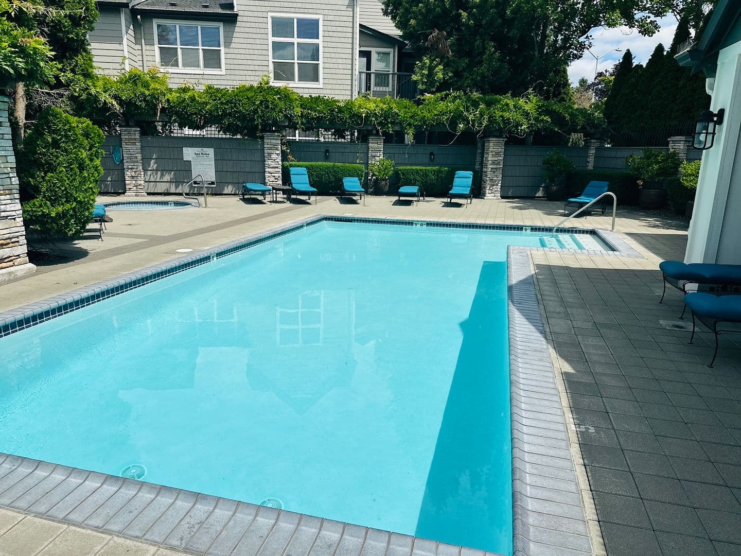 Vancouver House: 1712 SE Halyard Lane