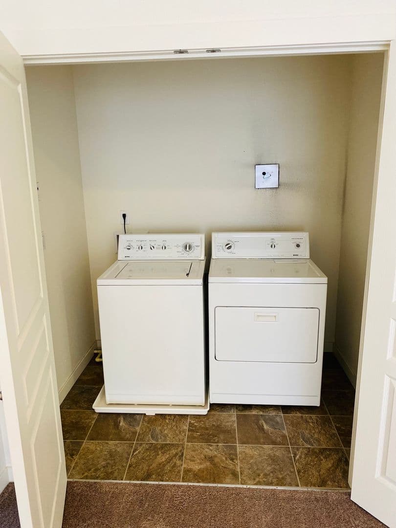 Ridgefield House: 155 N. 42nd Place