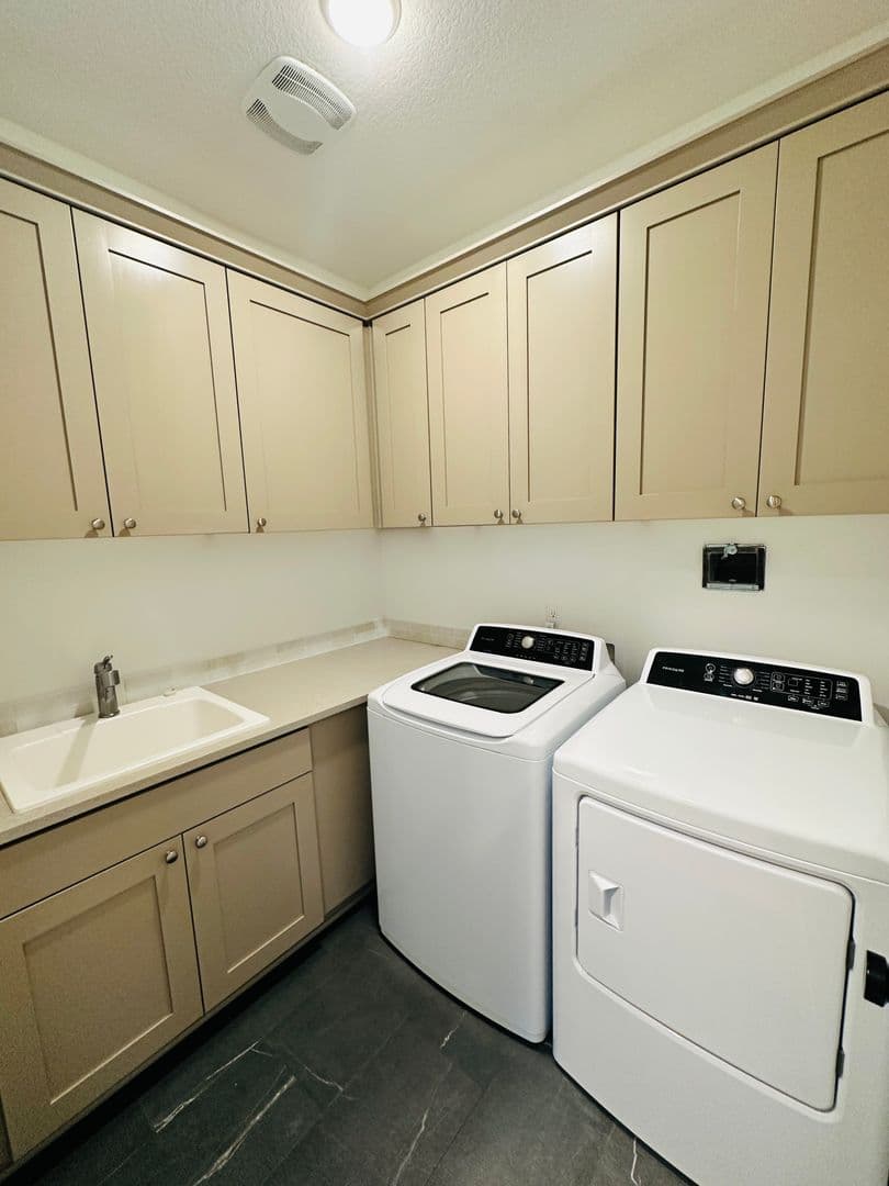 Camas House: 5194 N. 91st Avenue