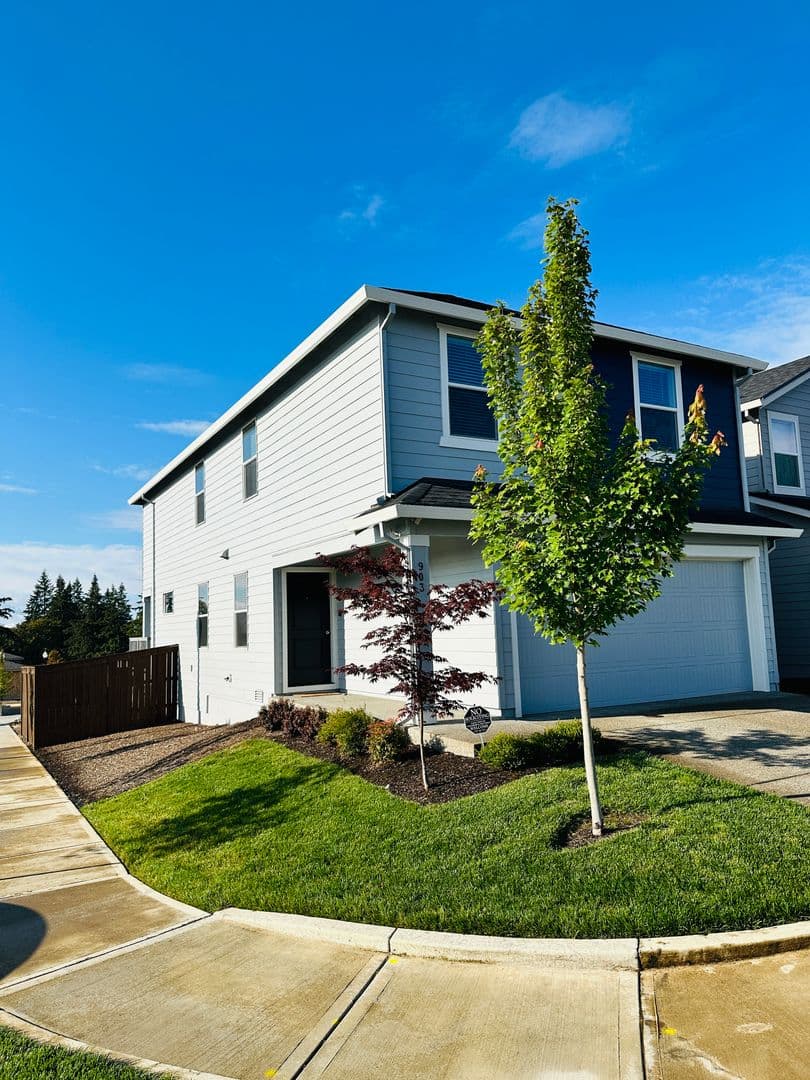 Ridgefield House: 903 NW 174th Street