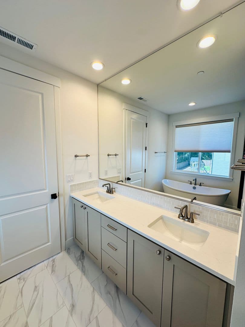 Camas House: 5194 N. 91st Avenue