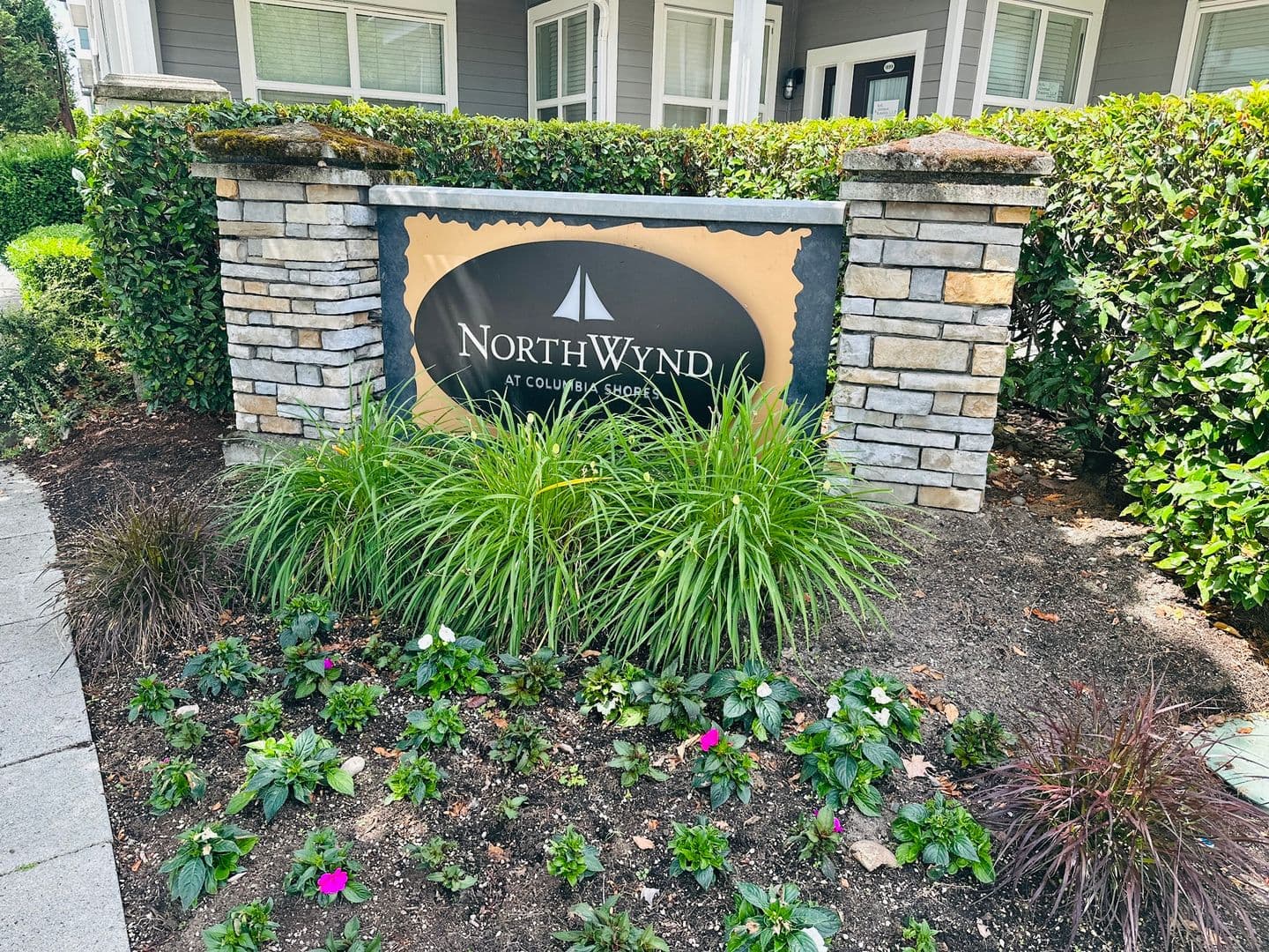 Vancouver House: 1712 SE Halyard Lane