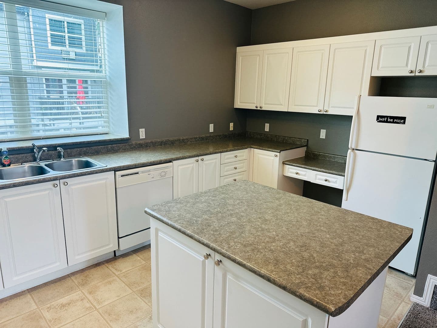 Vancouver House: 1712 SE Halyard Lane