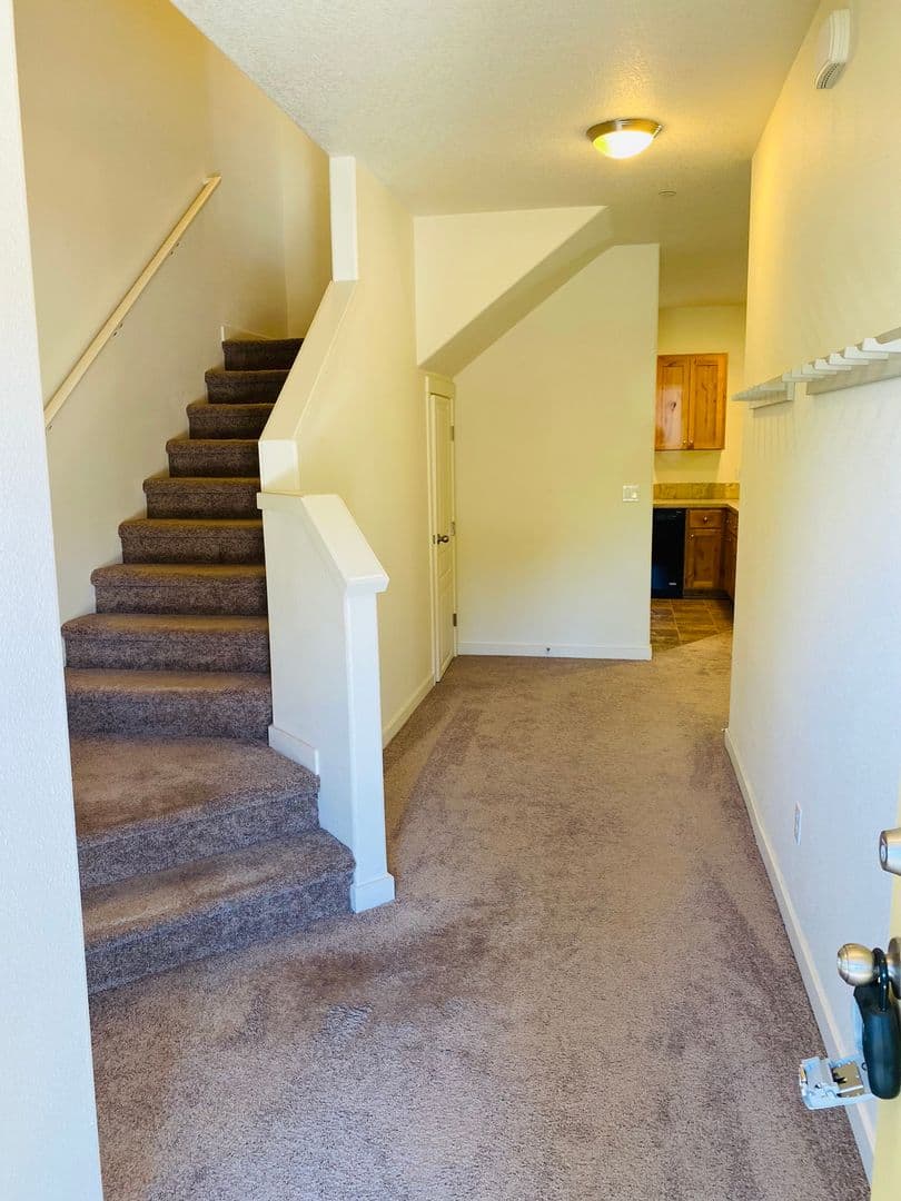 Ridgefield House: 155 N. 42nd Place
