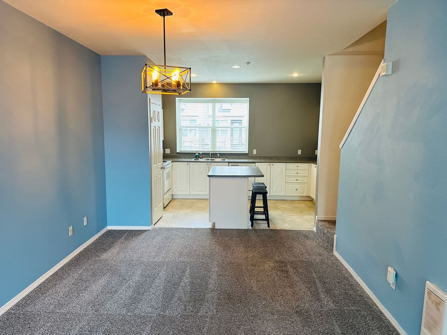 Vancouver House: 1712 SE Halyard Lane