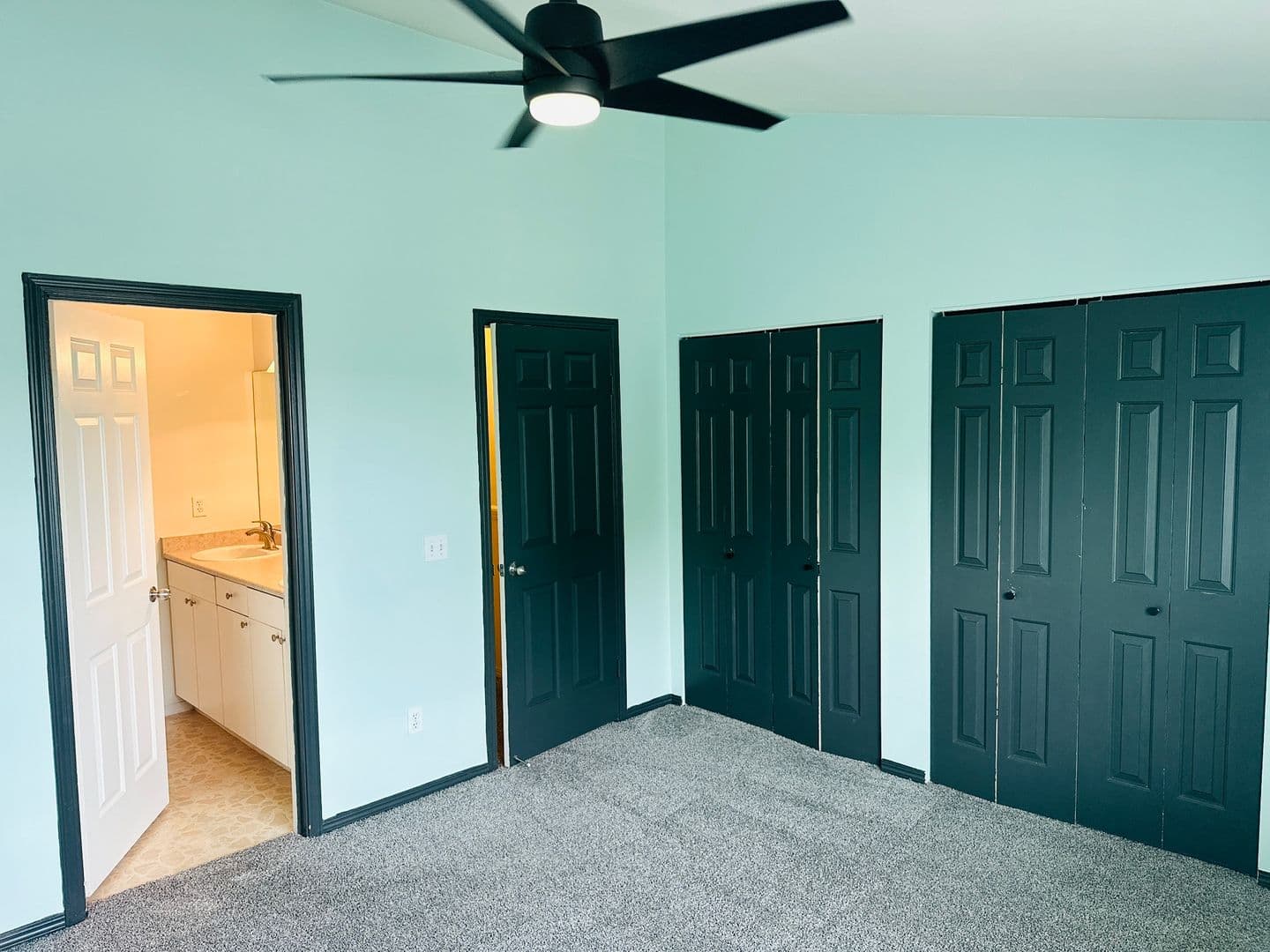 Vancouver House: 1712 SE Halyard Lane