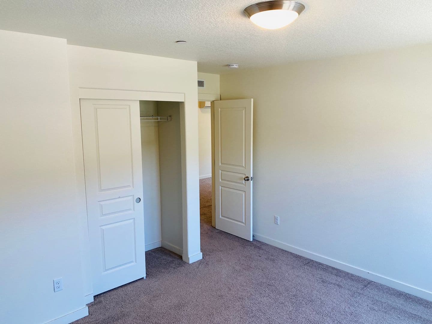 Ridgefield House: 155 N. 42nd Place
