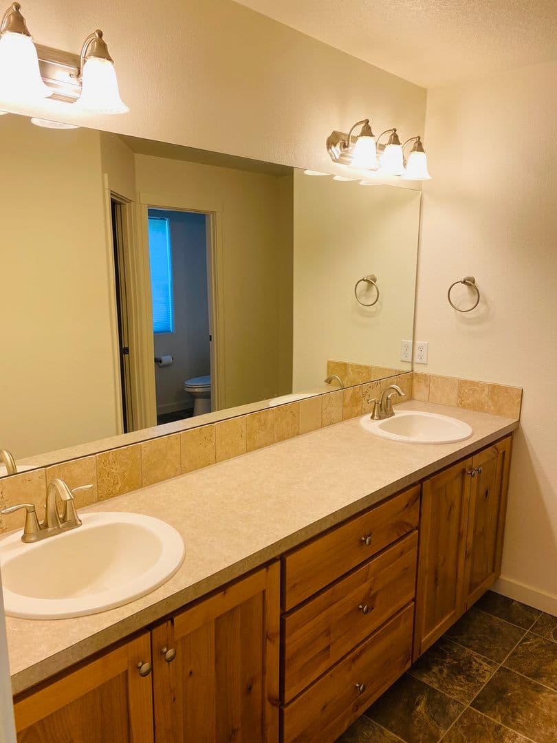 Ridgefield House: 155 N. 42nd Place