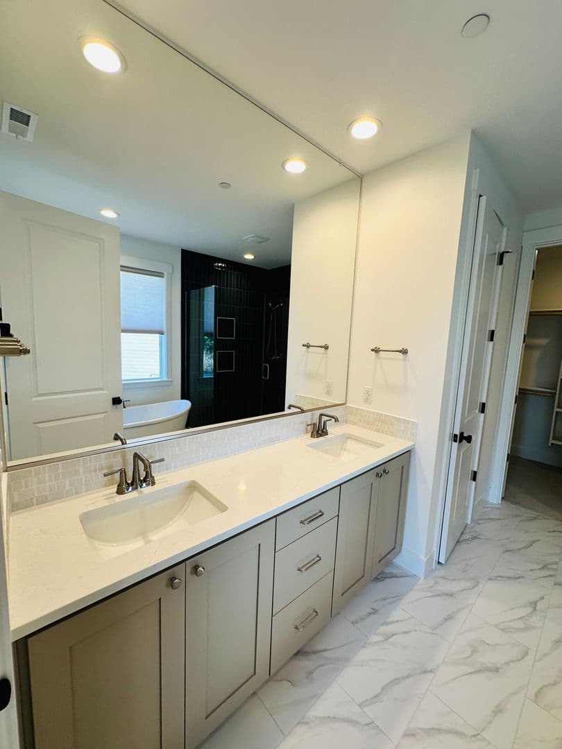Camas House: 5194 N. 91st Avenue