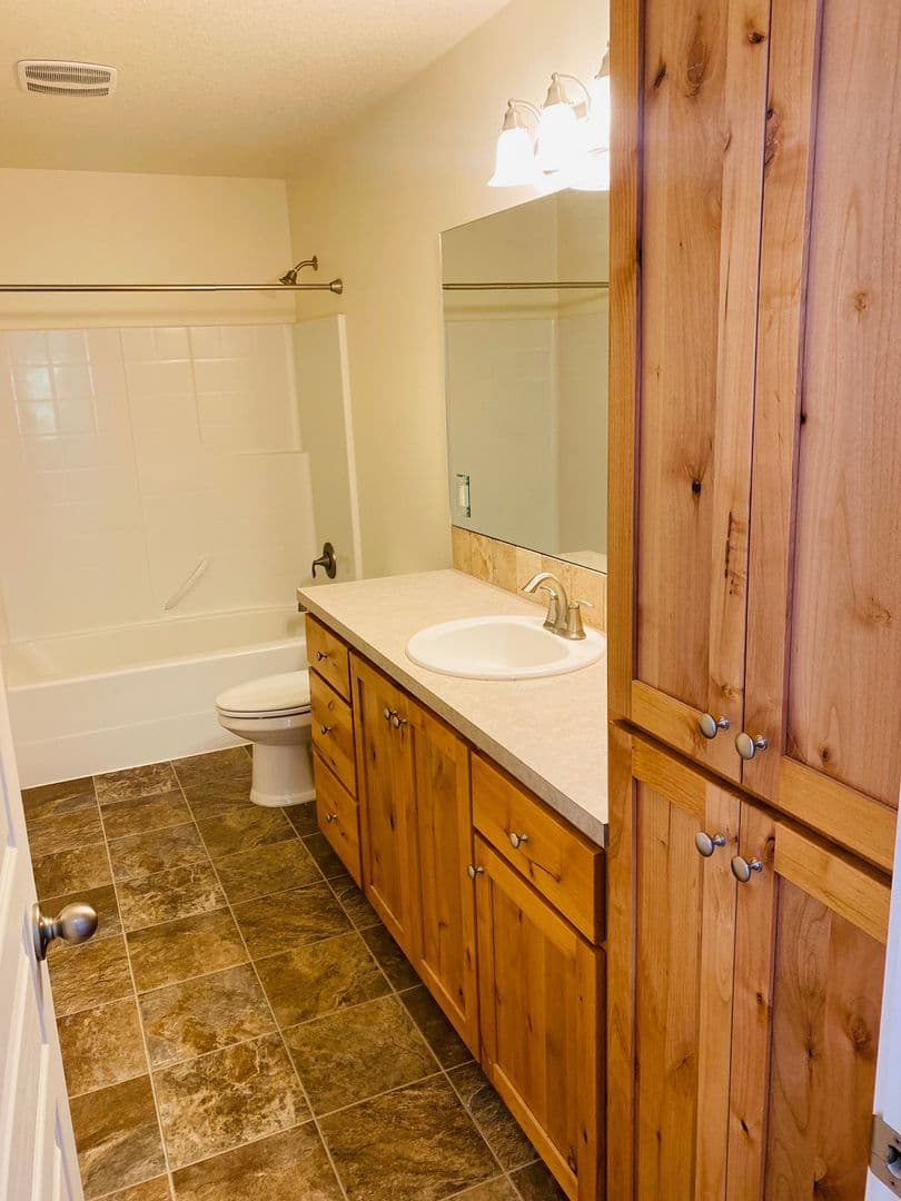 Ridgefield House: 155 N. 42nd Place