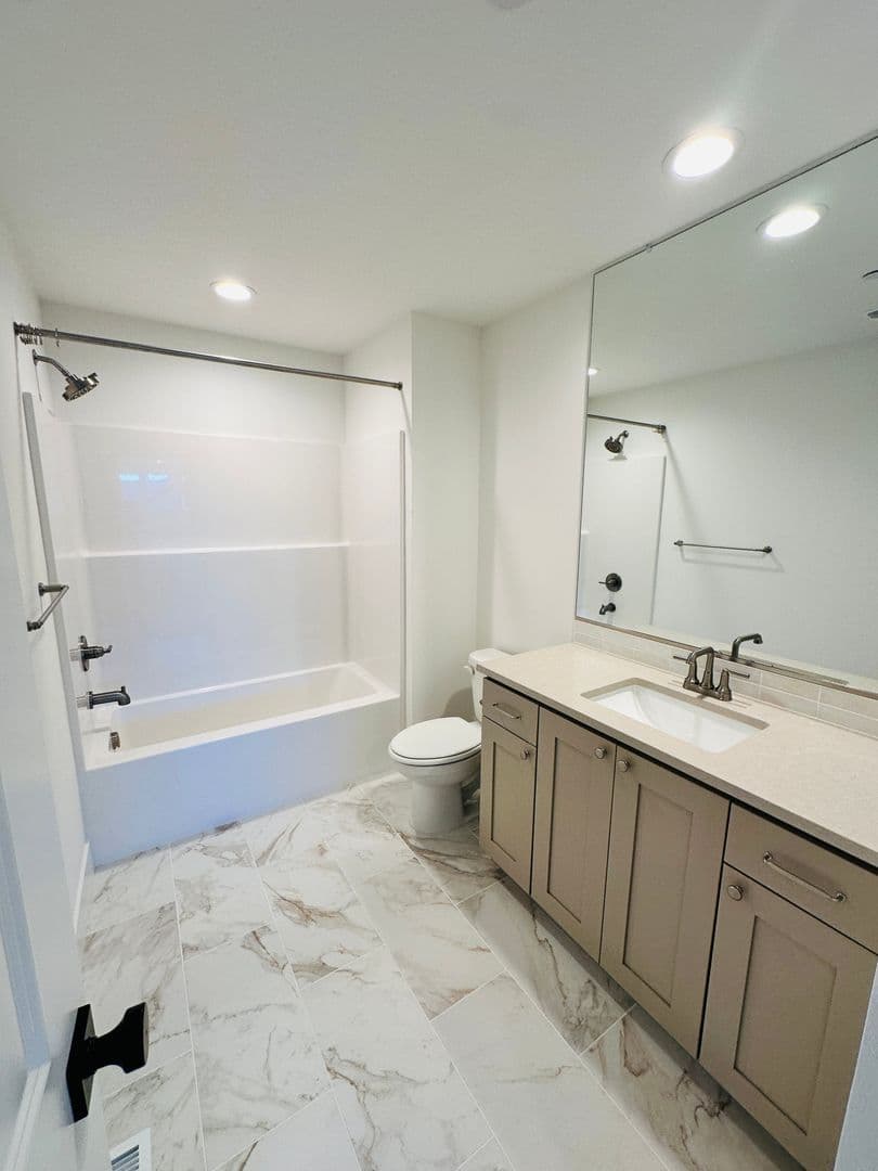 Camas House: 5194 N. 91st Avenue