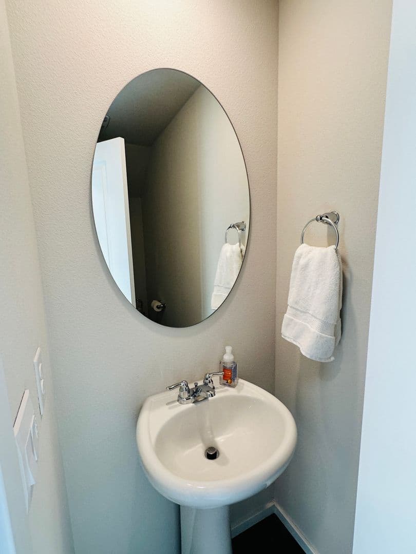 Ridgefield House: 903 NW 174th Street