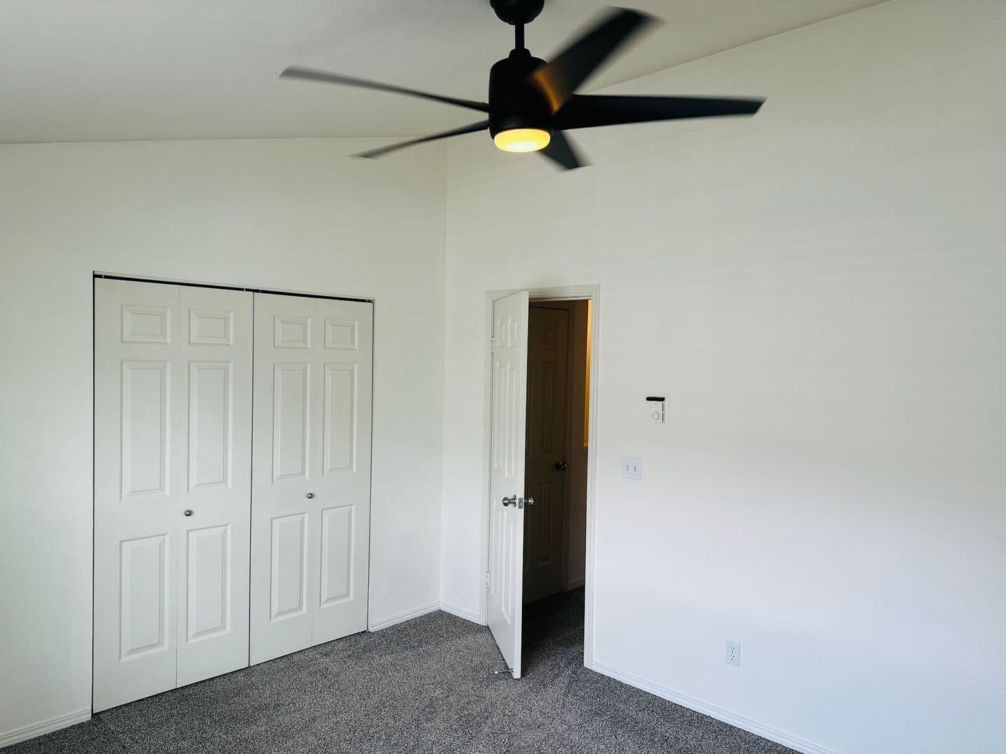 Vancouver House: 1712 SE Halyard Lane