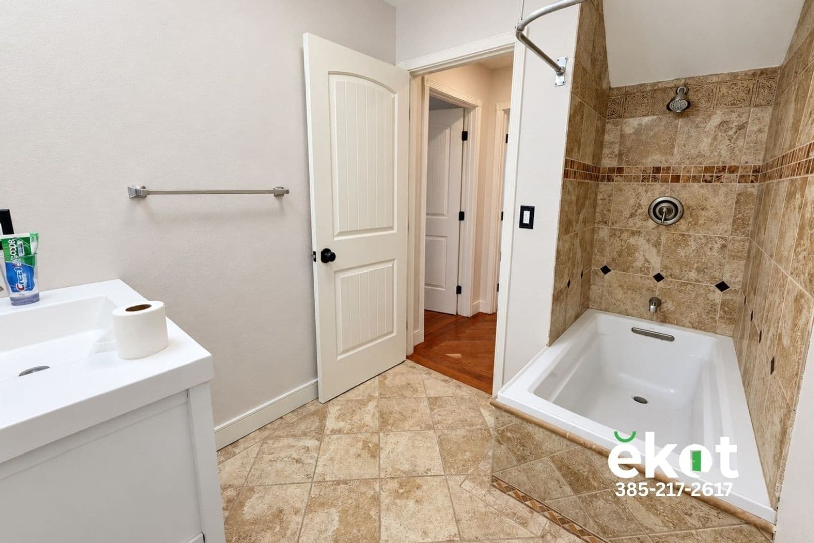 San Jose House: 15709 Highland Dr
