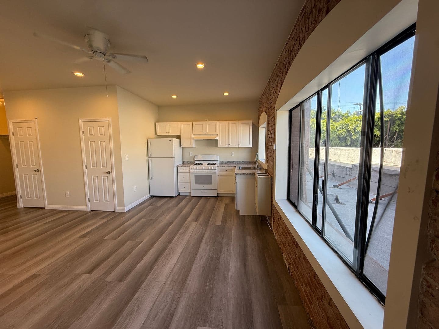 Los Angeles Apartment: 2195 Whittier Blvd.