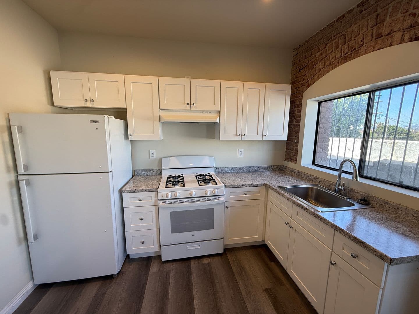 Los Angeles Apartment: 2195 Whittier Blvd.