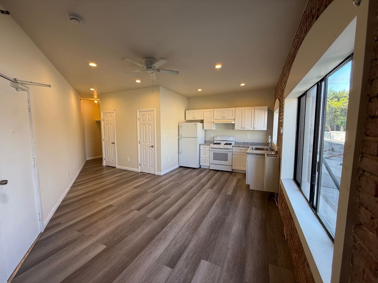 Los Angeles Apartment: 2195 Whittier Blvd.