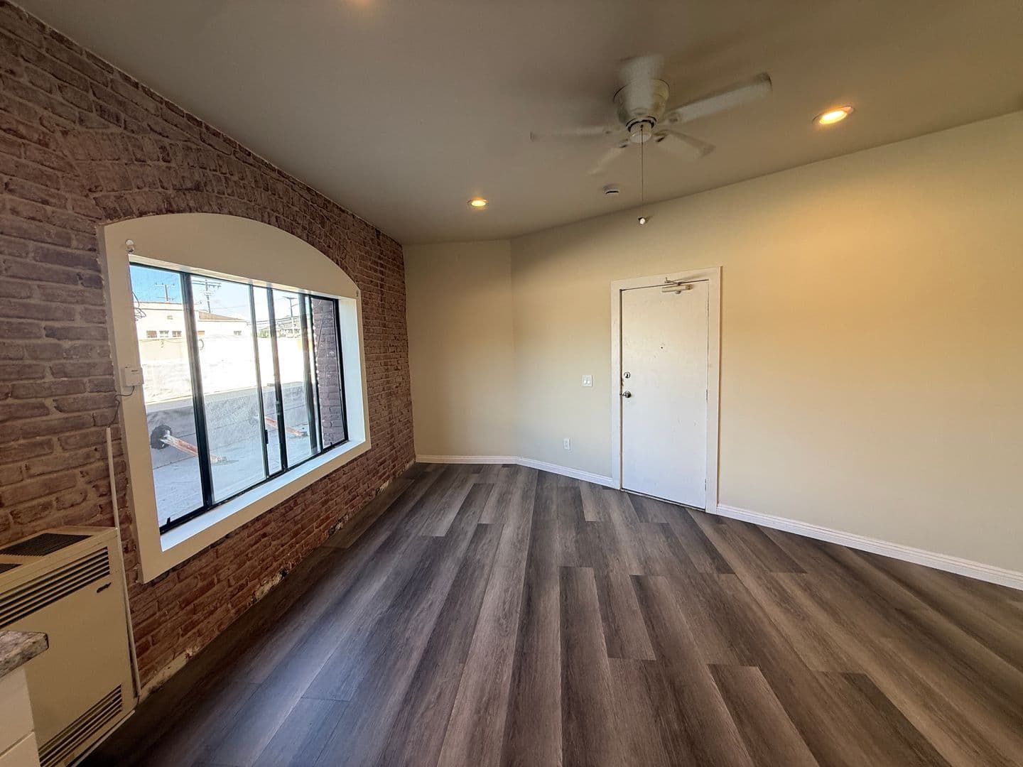 Los Angeles Apartment: 2195 Whittier Blvd.
