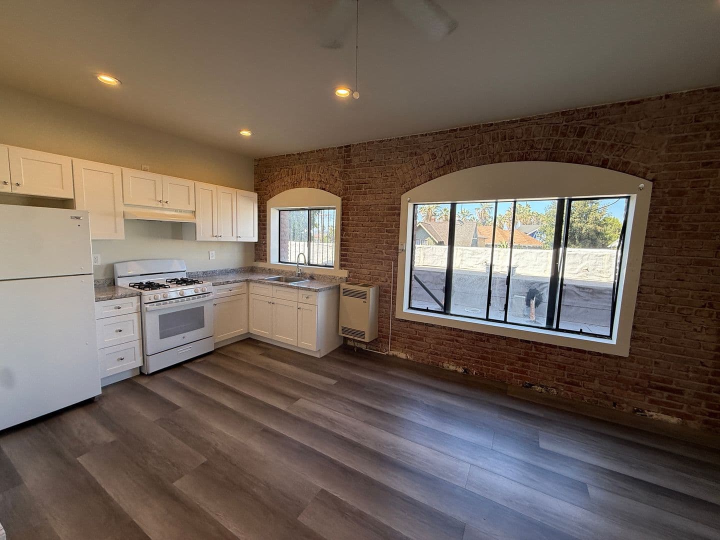 Los Angeles Apartment: 2195 Whittier Blvd.