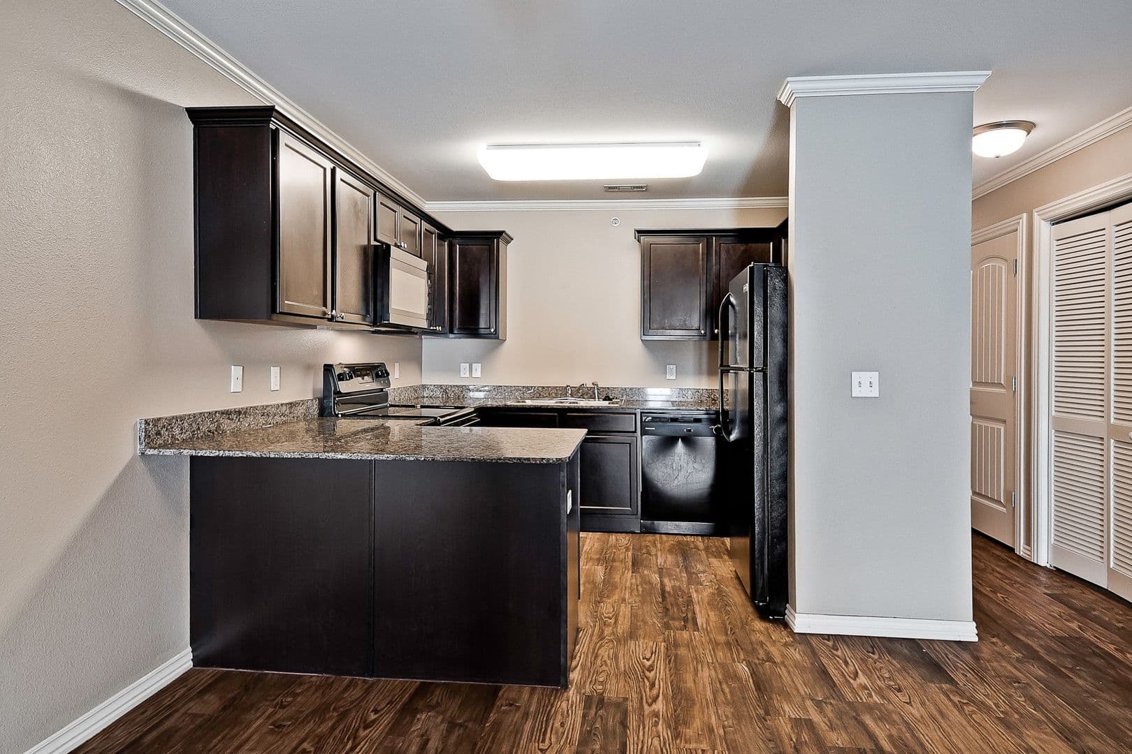 Rogers Apartment: 3509 W Cedar Cir