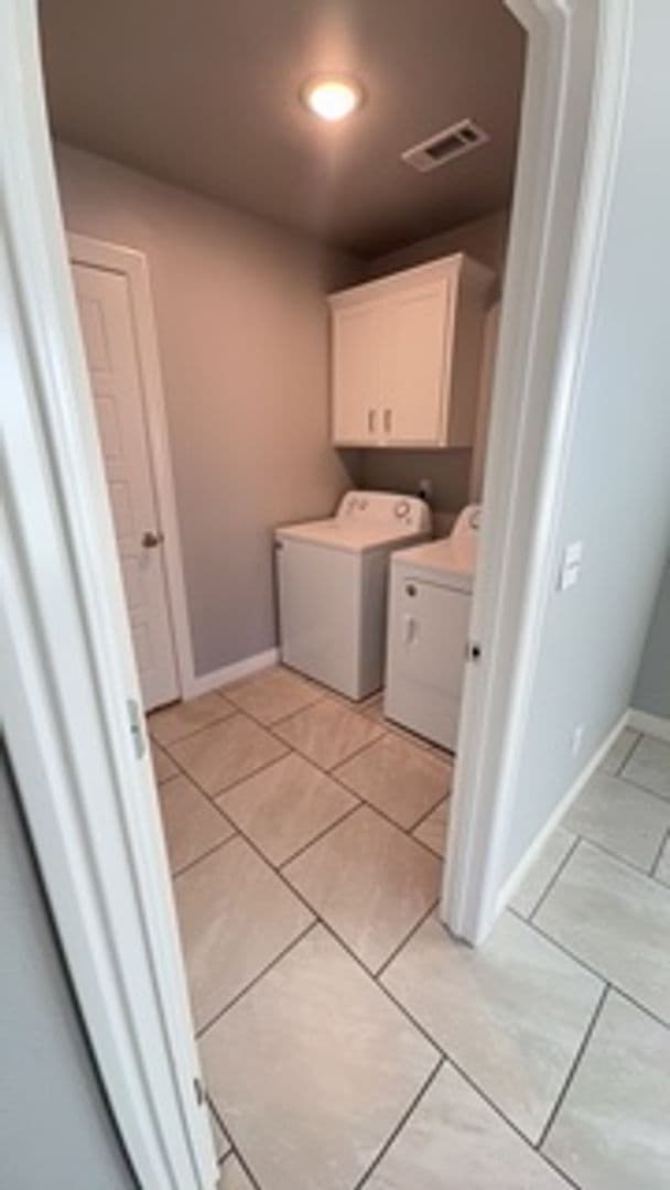 Bentonville House: 802 SW Cabriolet Street