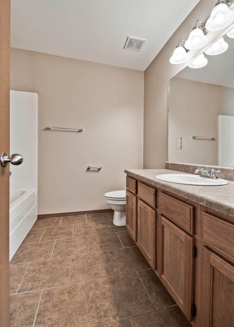 Bentonville Apartment: 4200-1 Broadstone Ave.