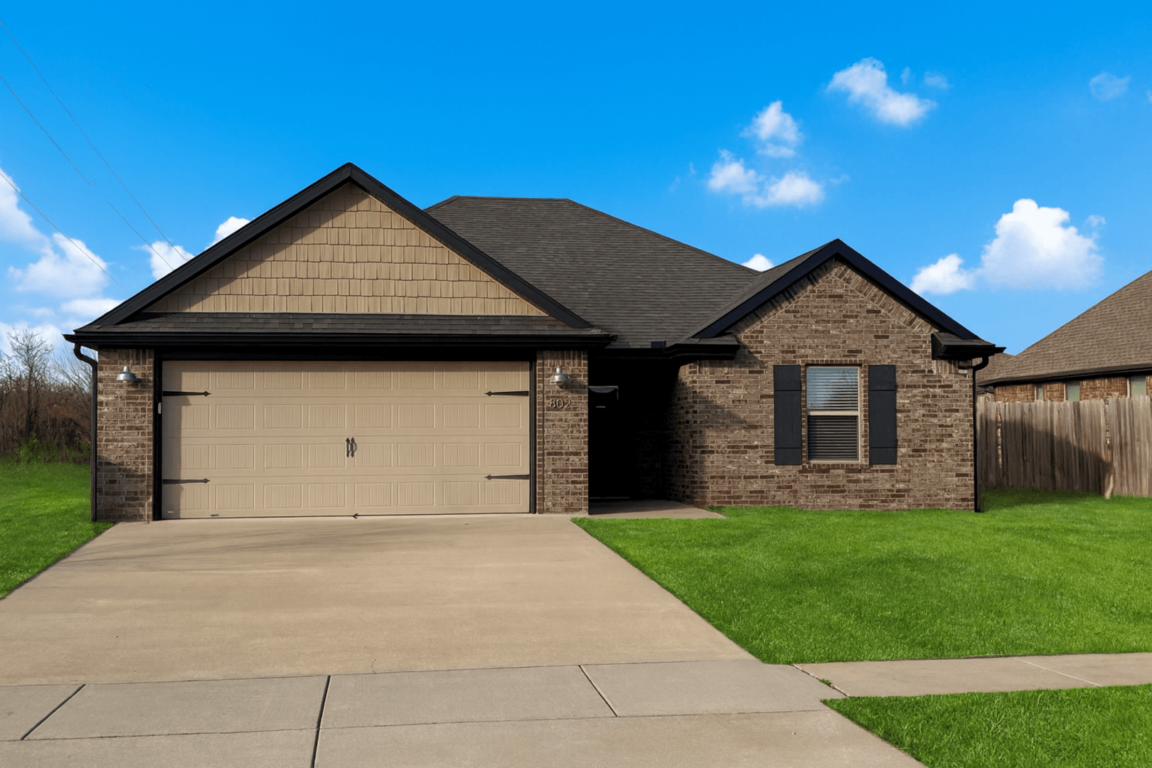 Bentonville House: 802 SW Cabriolet Street
