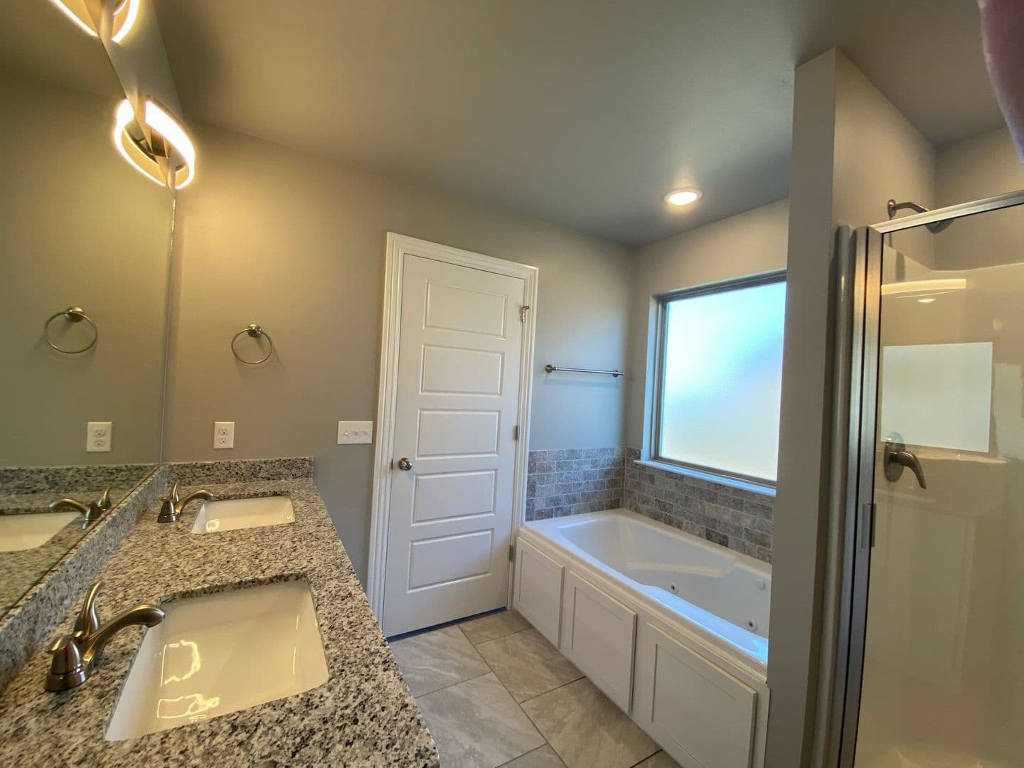 Bentonville House: 802 SW Cabriolet Street