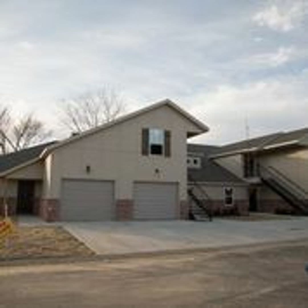 Rogers Apartment: 3509 W Cedar Cir