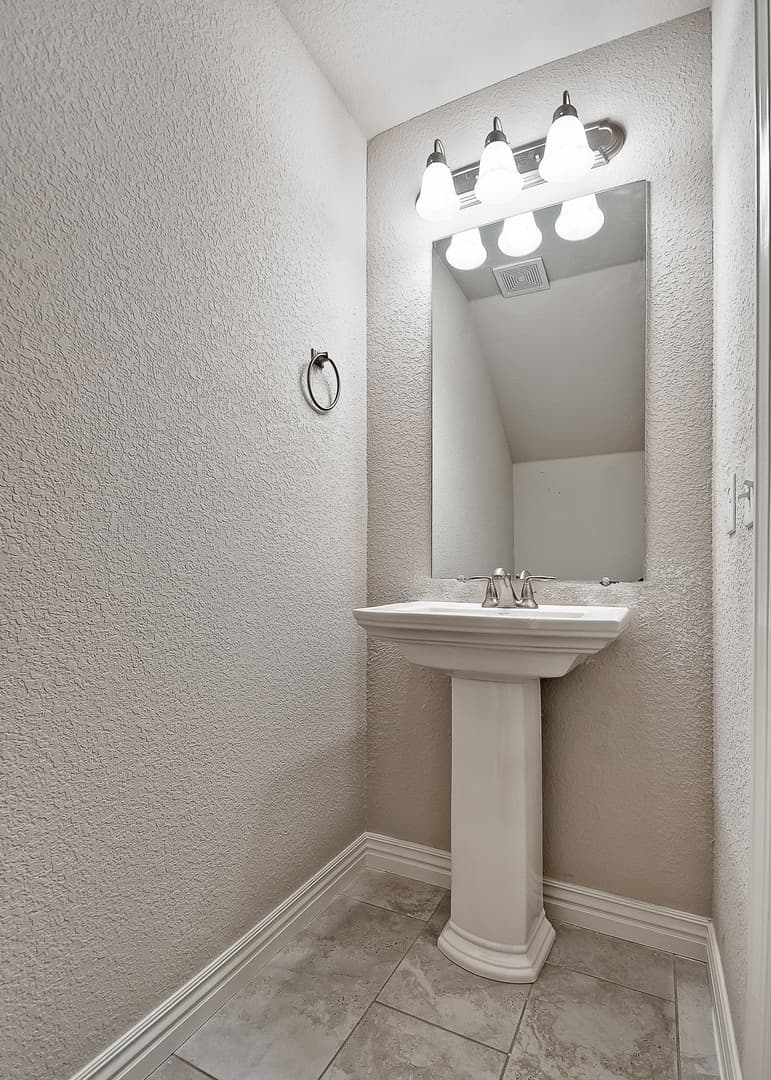 Lowell Apartment: 101 Carrington Ave.