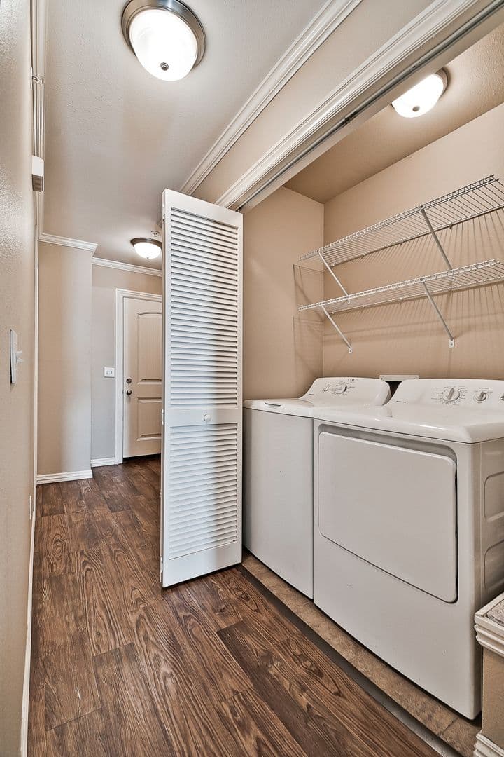 Rogers Apartment: 3509 W Cedar Cir