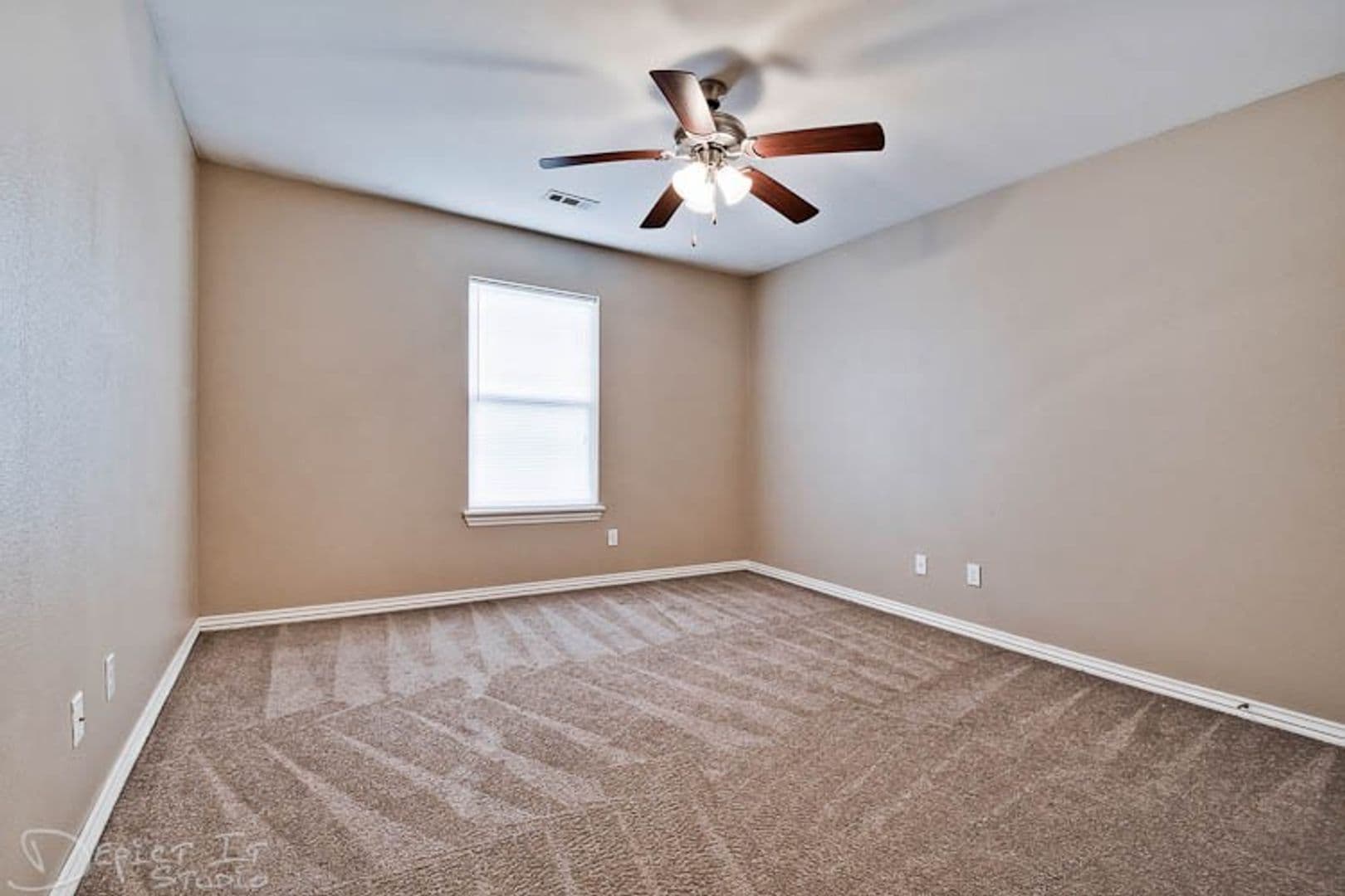Rogers Apartment: 3509 W Cedar Cir