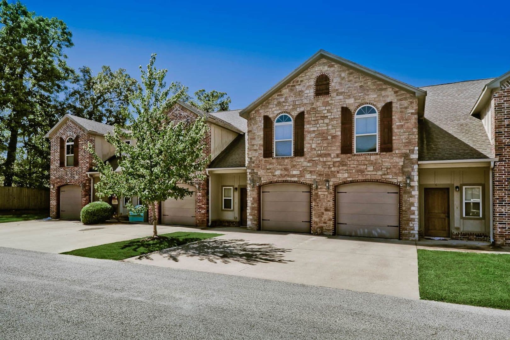 Springdale Apartment: 3822 Rochester Circle